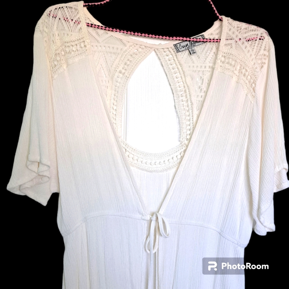 Women's cardigan/shrug. SizeXL white